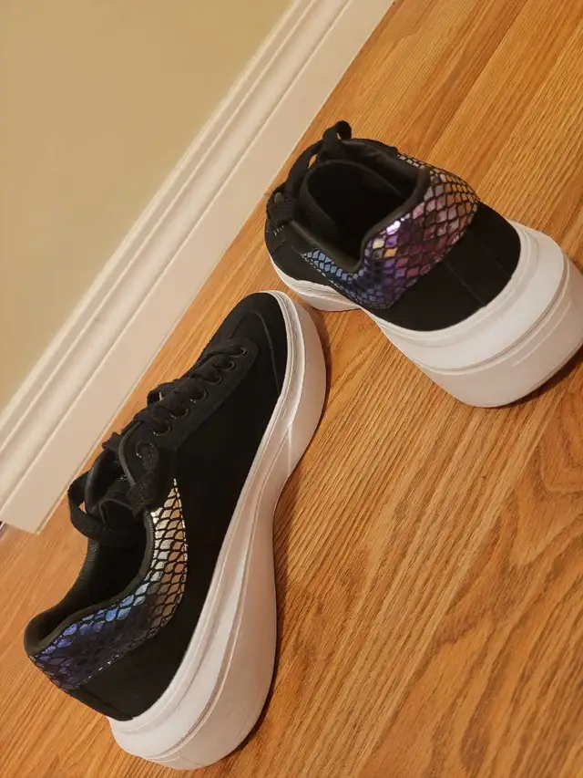 New Women's Skechers Cordova Mirrored brights athletic shoes in Women's - Shoes in Calgary - Image 5