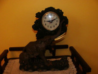 Très beau horloge, avec eléphant, en céramique