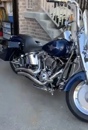 Vance and Hines Big Radius chrome Exhaust for Harley Softail 2000 - 2006, like new no scratches or d...