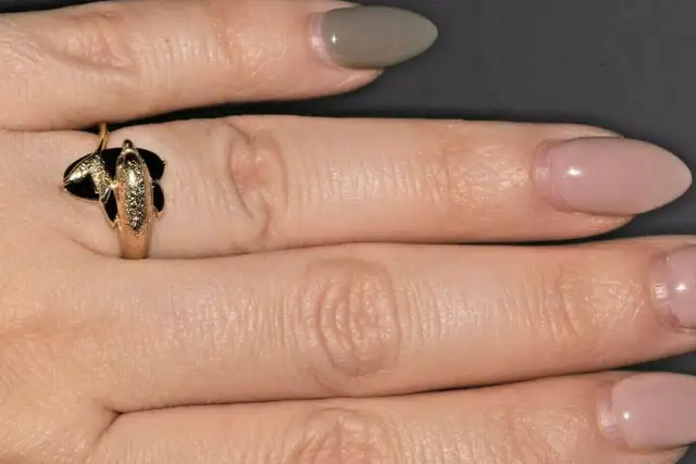 BEAUTIFUL 10K SOLID GOLD DOLPHIN RING WITH GEMSTONES SIZE 6.25 in Jewellery & Watches in Ottawa - Image 5