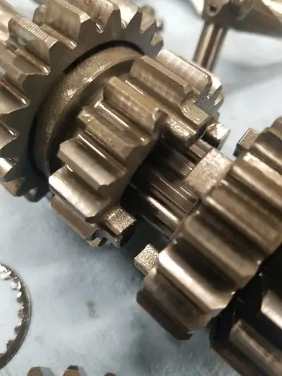Yamaha yz450f engine parts. OEM Crankshaft 140$ Transmission parts Clutch basket assembly 120$ Magne...