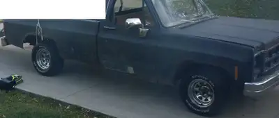 1980 Square Body Pickup Project Truck GMC Sierra 1500 8 foot box (long box). 305 engine (starts ever...