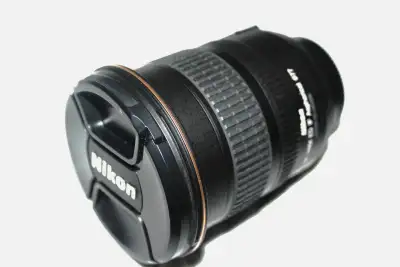 Well babied lens, Free from fungus, scratch, fog, haze. comes with caps, 3rd party hood, pouch. pric...