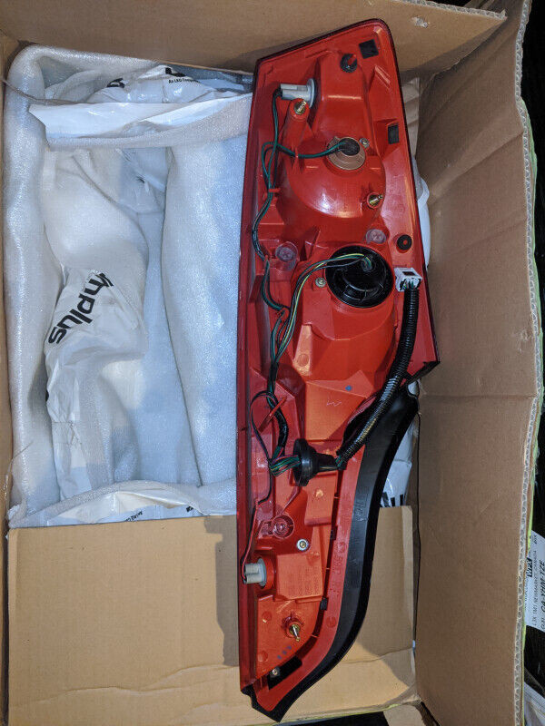 Infiniti G35 Coupe Tail Light 2003-2005 in Auto Body Parts in Markham / York Region - Image 2