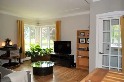 Verdun Crawford Park Spacious Ground Floor 5½ Incl.  Basement