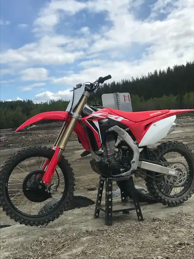 2020 CRF 450R Clean bike low hrs not sure exactly Selling because don’t ride it enough Great shape