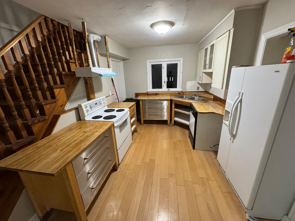 A Private Room Main Level Rent At Port Credit Mississauga | Room ...