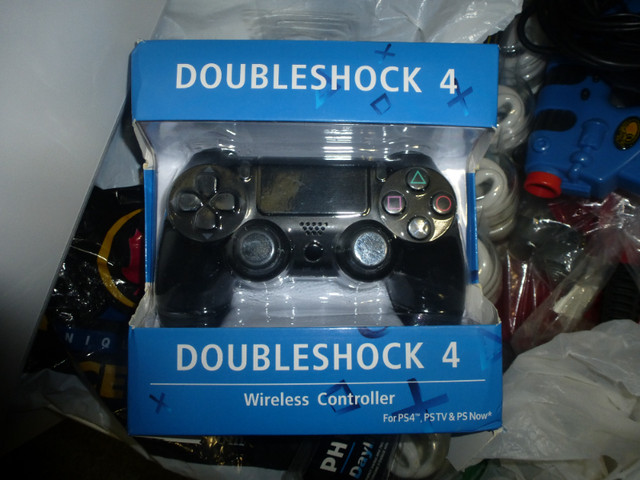 PS4 Doubleshock 4 Brand New in Older Generation in London