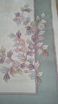 Hand woolen Floral rug