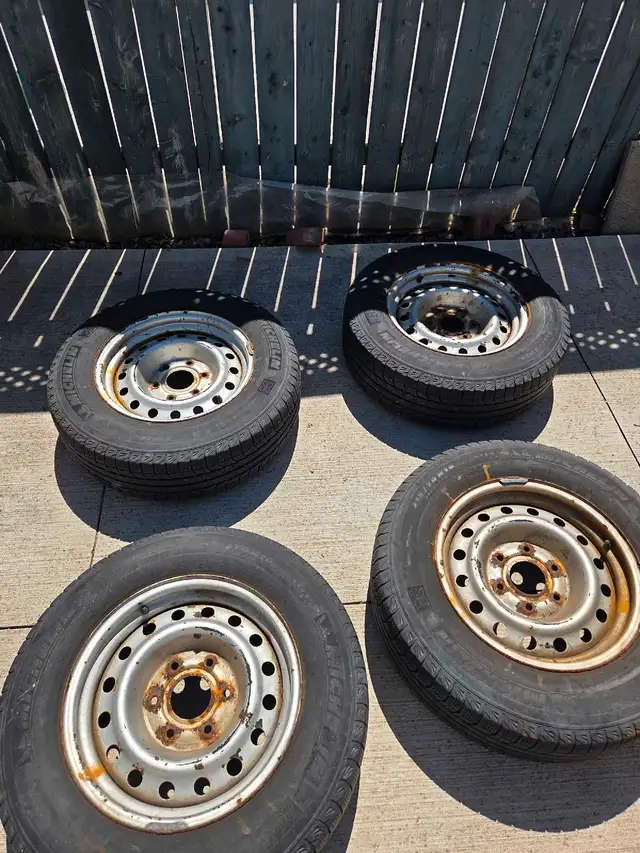 4 MICHELIN Winter Used Tires like new WITH RIMS in Tires & Rims in Mississauga / Peel Region - Image 2