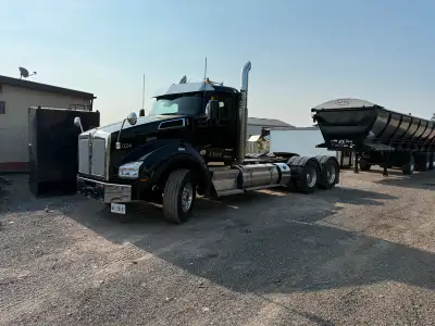 I have an almost brand new 2024 Kenworth t880 heavy spec 16 front 46 rears, full lockers, 515hp, 18...