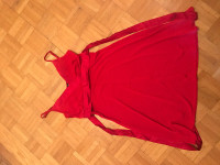 Belle robe rouge de Axara