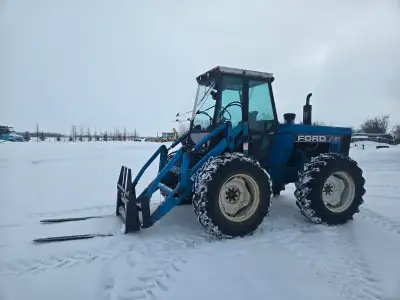 1989 Ford Versatile 276 Series II bidirectional tractor with 2360 FEL, starts and runs well Replaced...