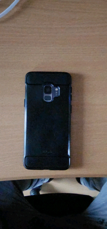 Cellulaire Samsung S9 comme neuf avec Case  dans Téléphones cellulaires  à Saint-Hyacinthe - Image 2