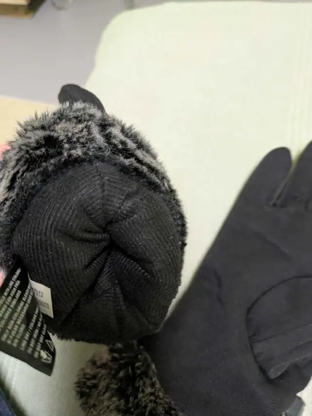 Head women's ski gloves Small black faux fur lined in Women's - Other in Oshawa / Durham Region - Image 8