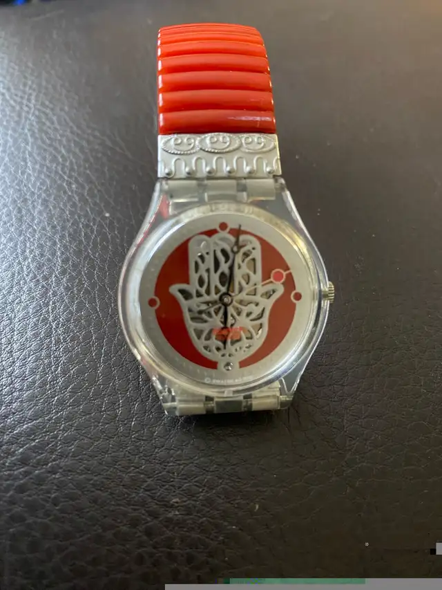 Montre swatch main de fatma suisse  in Jewellery & Watches in City of Montréal - Image 4