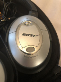 Bose noise cancelling Quietcomfort 15 headsets