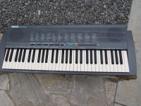 1990's Yamaha PSR-19 Piano Keyboard 