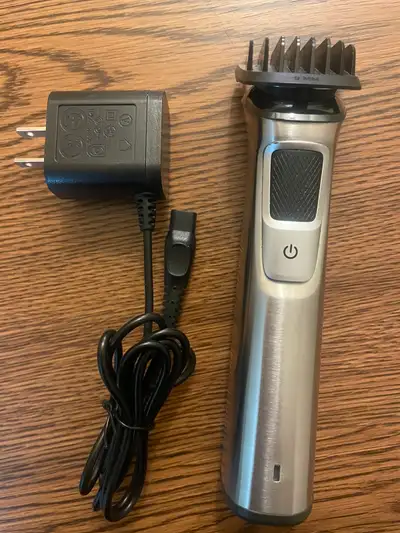 Philips Stainless Wireless Rechargeable Razor Shaver In working condition