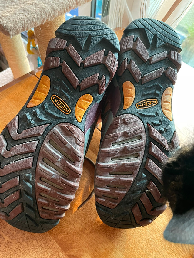 New KEEN Hiking & Safety Shoes. in Women's - Shoes in Kingston - Image 3