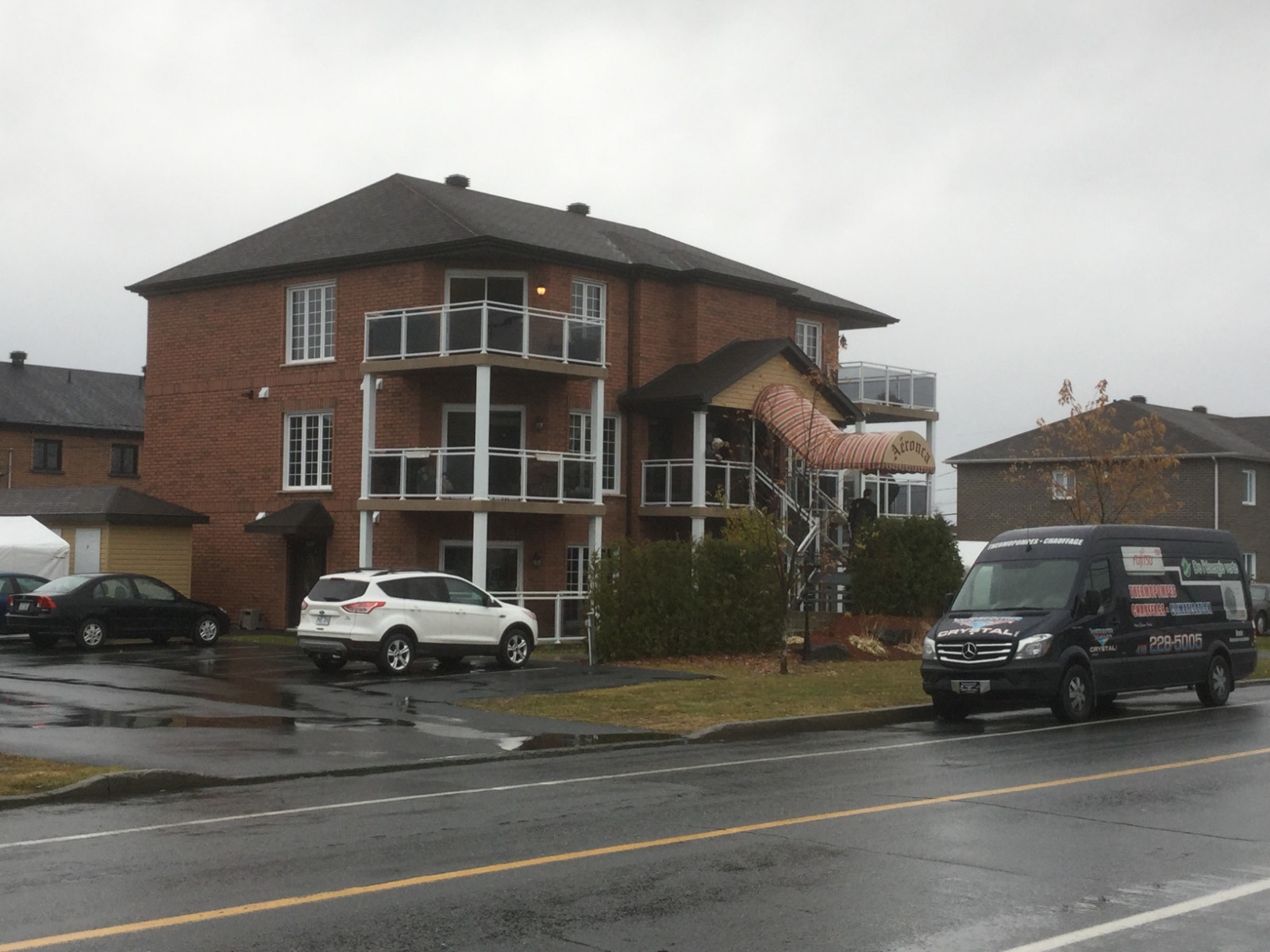 Beau grand 4 1/2 1e étage — photo 2