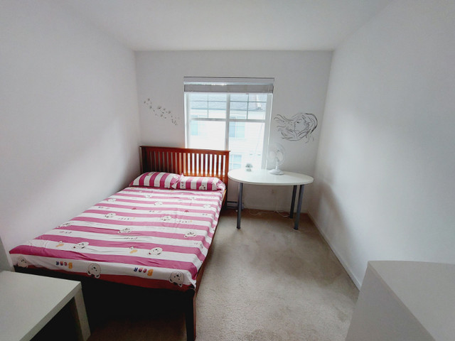 Surrey Homestay / Townhouse Room For Rent (Single Person Only) in Room Rentals & Roommates in Delta/Surrey/Langley - Image 4