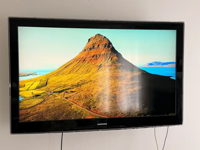Samsung TV - Full HD LCD television in TVs in Ottawa - Image 5