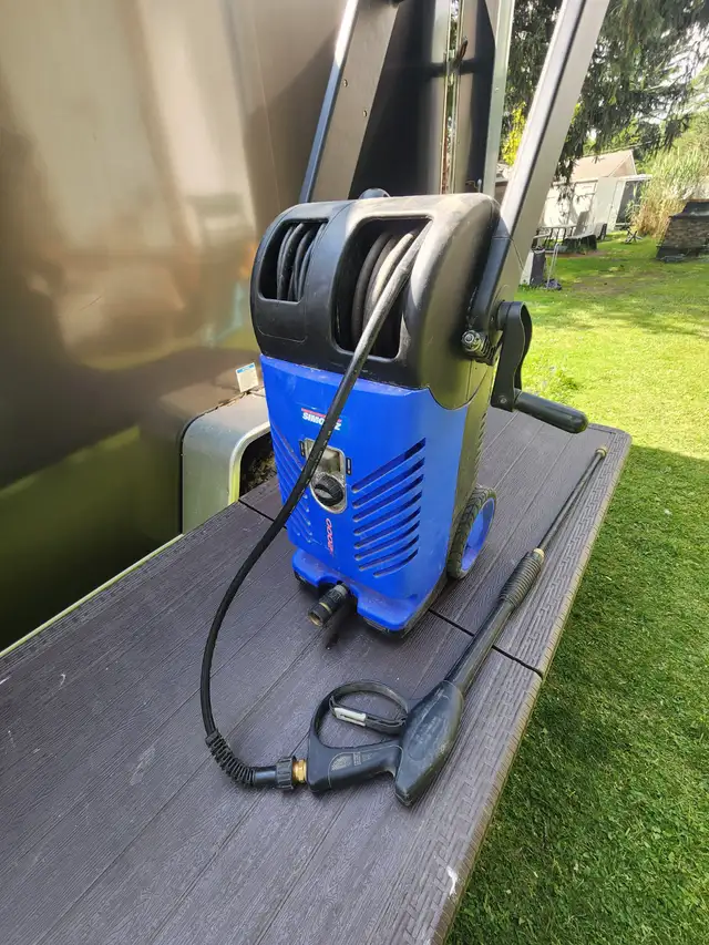Simoniz S2000 Power Washer Corded W Foldable Handle in Outdoor Tools & Storage in Windsor Region - Image 2