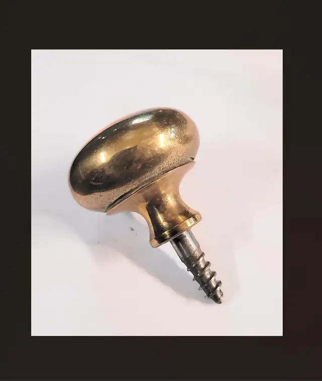 Antique Brass Screw On Cabinet Knobs in Arts & Collectibles in City of Toronto - Image 3