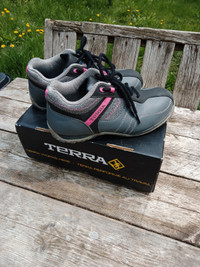 Women's Terra Steel Toe Running Shoes, Size 6