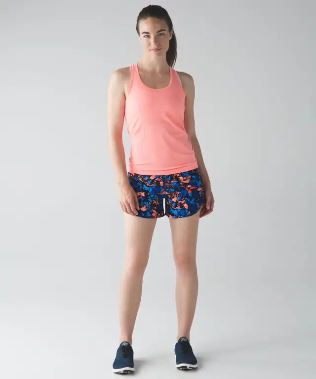 LULULEMON TRACKER SHORT IV PAINT STORM HARBOR BLUE MULTI BLACK 4 in Multi-item in City of Toronto - Image 2