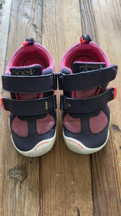 Toddler Girls Plae Shoes Size 8.5, View more