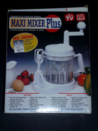 Mixer Maxi Plus ... Never Used .. In Original Box ..