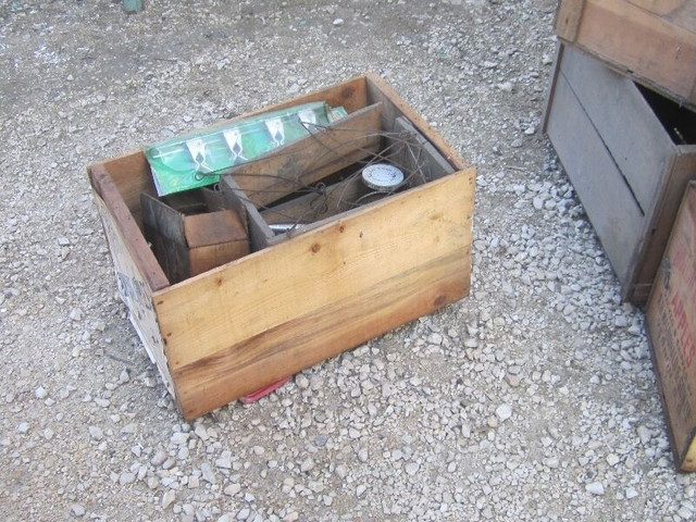 BUNCH OF OLD SOLID WOOD BOX CRATES $6 to $20 EACH in Arts & Collectibles in Winnipeg - Image 2