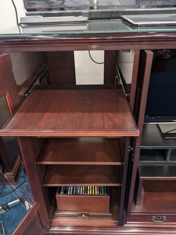Solid Mahogony Entertainment Stand (Gibbard) in Hutches & Display Cabinets in North Bay - Image 4