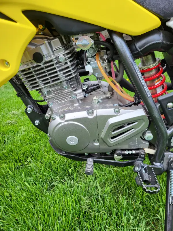 DRZ 125, 2021 Motorcycle, dirt bike, for sale in Dirt Bikes & Motocross in London - Image 3