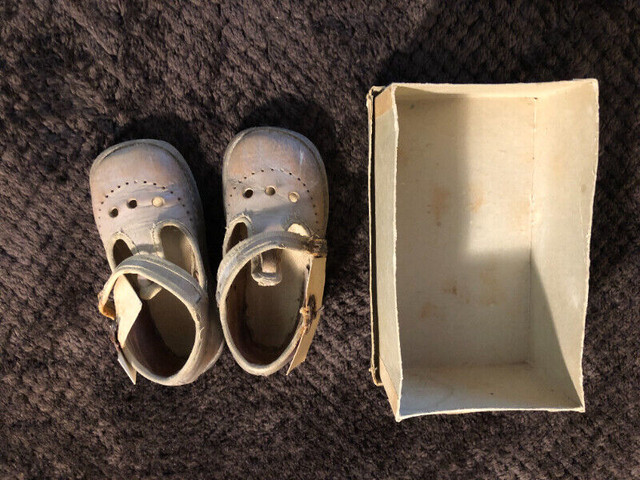 Antique leather baby shoes, circa mid-1930s in Arts & Collectibles in Ottawa
