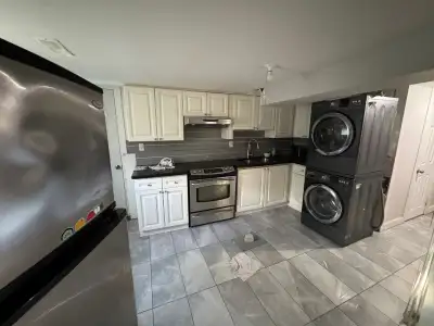Description Location: forest Glade, Windsor Ontario Rent: $1,500/month + 40% of total utilities Avai...