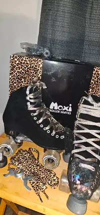Moxi Roller Skates — Panther Black Suede Size 7