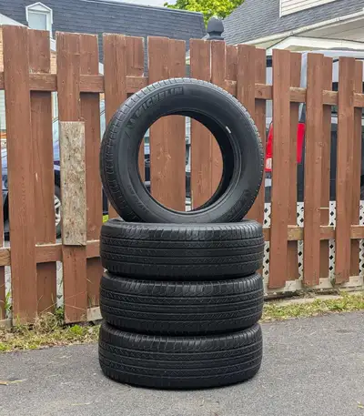 (english will follow) Pneus Michelin Latitude Tour HP 225/65 R17 – Très bonne condition Marque recon...