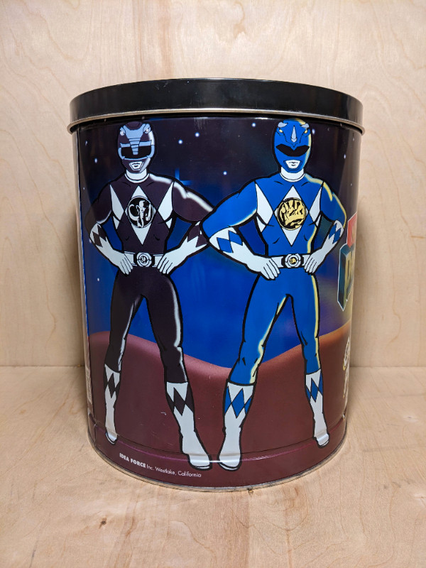 Large Vintage Power Rangers Tin in Arts & Collectibles in Lethbridge - Image 4