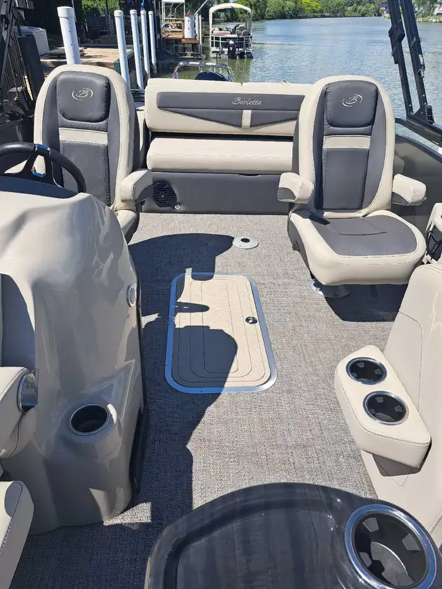 2022 Barletta Pontoon Boat 22' in Personal Watercraft in Chatham-Kent - Image 3
