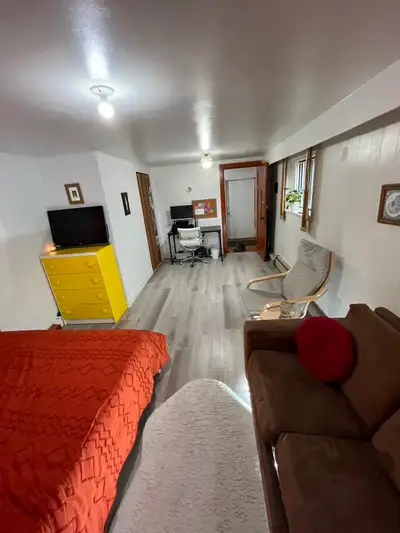 Looking for a roommate for a spacious ground-level suite in Kits/Arbutus Ridge area. On 18th ave. Av...