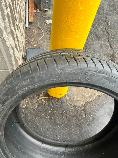 Selling 1 Michelin Pilot Super Sport ZP tire. Size is 245/40RF21 96Y Details: Brand: Michelin Model:...