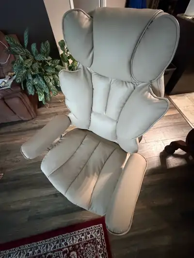 Office Chair – Comfortable & Adjustable – Great Condition, View more