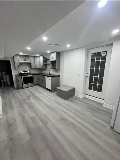 Well lit and maintained 2-bedroom basement apartment available in a detached house in Mississauga. ✨...
