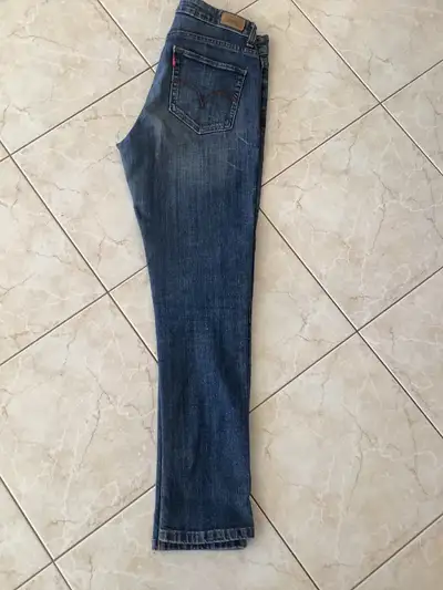 Stretchy material Mid-rise skinny jeans Size 8 Excellent condition