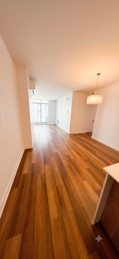 Address: 2980 boul St Martin, Laval Postal Code: H7T 0M8 Size: 1239 sq ft Lease Price: $2,650.00 Ava...