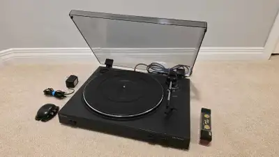 Pro-Linear brand belt drive turntable. Power supply: AC 117V - 60 Hz Comes with an external pre-amp...