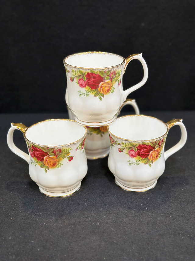 4 tea / coffee mugs Old Country Roses Royal Albert $49 for mugs, in Kitchen & Dining Wares in Oakville / Halton Region - Image 2